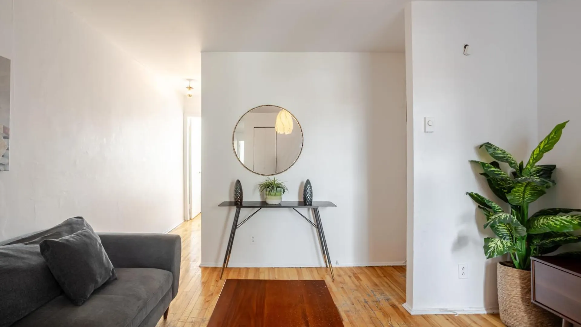 Bright 2Br In Plateau Mont Royal Downtown Zb5 Apartment Montreal