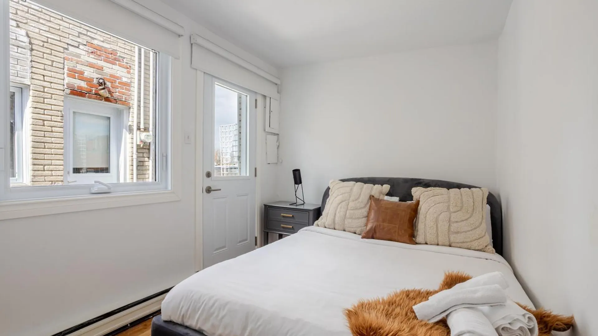 Bright 2Br In Plateau Mont Royal Downtown Zb5 Apartment Montreal