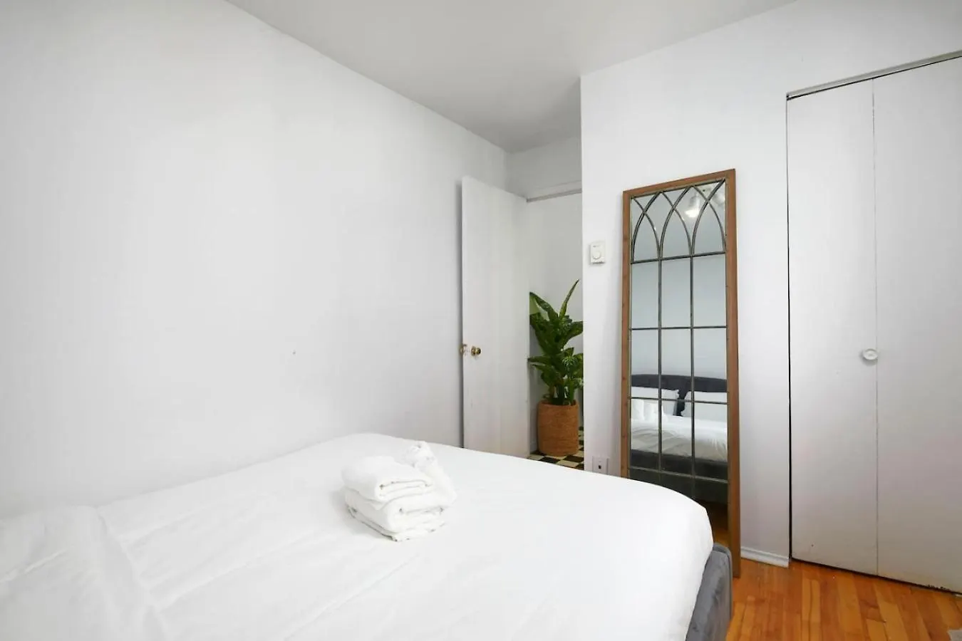 Apartament Bright 2Br In Plateau Mont Royal Downtown Zb5 Montreal 0*,  Kanada